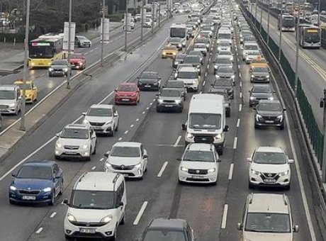 Bayram Trafiği Şaşırttı: 12,3 Milyon Ara&ccedil; Yolda!