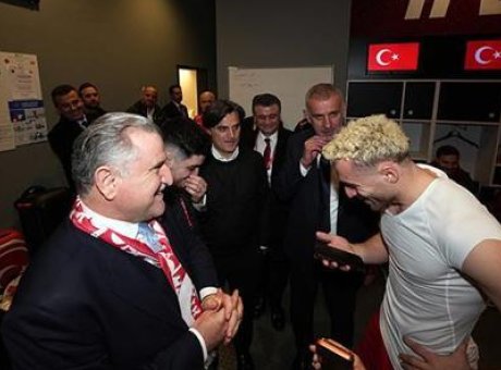 Cumhurbaşkanı Erdoğan’dan A Milli Takım’a &Ouml;vg&uuml; Dolu Telefon: Galibiyetin Ardından Neler Yaşandı?