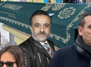 Erol K&ouml;se'nin Cenaze T&ouml;reninde Duygu Dolu Anlar: Sanat D&uuml;nyası Bir Araya Geldi