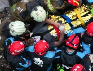 Fatih’te Şok Edici Patlama: İki Bina Yıkıldı, Kurtarma &Ccedil;alışmaları Başladı