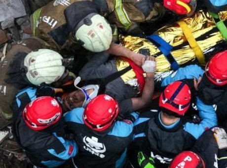 Fatih’te Şok Edici Patlama: İki Bina Yıkıldı, Kurtarma &Ccedil;alışmaları Başladı