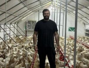 Hayallerinin Peşinden Koştu: Otomobilini Sattı, Tavuk &Ccedil;iftliği Kurdu