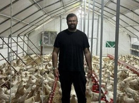 Hayallerinin Peşinden Koştu: Otomobilini Sattı, Tavuk &Ccedil;iftliği Kurdu