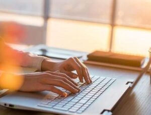 İspanya’da &Ccedil;ığır A&ccedil;an Değişiklik: Kamu &Ccedil;alışanlarının &Ccedil;alışma S&uuml;releri Kısalıyor!