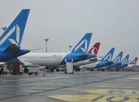 İstanbul’da Yağmur Krizi: 51 U&ccedil;ak Rota Değiştirdi, İptaller Bekleniyor