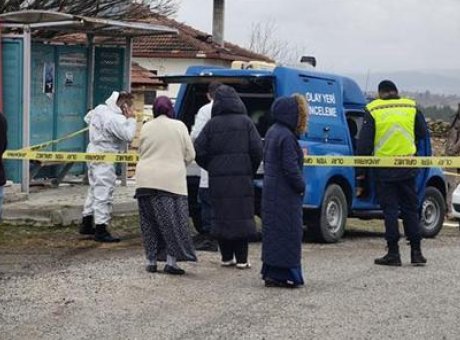 Kan Donduran Aile İ&ccedil;i Kavga: Yeğenini Bı&ccedil;aklayarak &Ouml;ld&uuml;rd&uuml;!