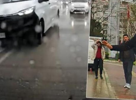 Minib&uuml;s S&uuml;r&uuml;c&uuml;s&uuml;ne Yolda Dehşet Anları: Kavga Kamerada!