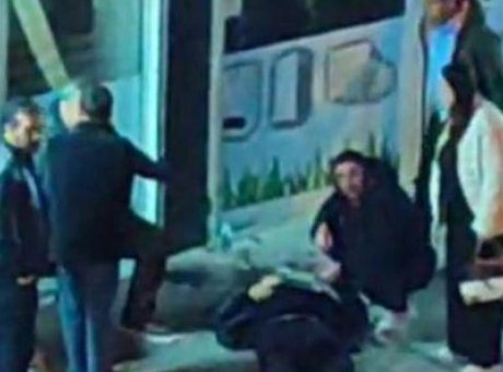 “Otob&uuml;ste Yan Bakma Kavgası: Bı&ccedil;aklı Saldırı İle Sonu&ccedil;landı!”