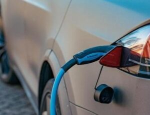 T&uuml;rkiye’de Elektrikli Ara&ccedil; Patlaması: 2025’te 400 Bin Sınırı Aşılacak mı?