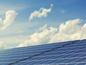 T&uuml;rkiye’nin G&uuml;neş Enerjisi Kapasitesi Tarihsel Zirveye Ulaşıyor: 25 Bin Megavat!