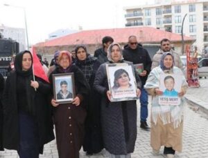 Van’da Ailelerin Y&uuml;rek Yakan M&uuml;cadelesi: 119 Haftadır Evlat N&ouml;beti