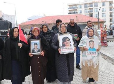 Van’da Ailelerin Y&uuml;rek Yakan M&uuml;cadelesi: 119 Haftadır Evlat N&ouml;beti