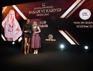 Dijital Eğitimin Yıldızı Elif &Ouml;ğretmen&rsquo;e B&uuml;y&uuml;k &Ouml;d&uuml;l