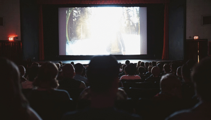 Sinemanın G&uuml;&ccedil;l&uuml; Kadını Vahşi Doğada Hayatta Kalma Sınavında