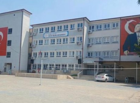 Adana’da Okul &Ccedil;evresinde Silah Sesleri: &Ouml;ğrenciler Panik İ&ccedil;inde Dışarı Fırladı