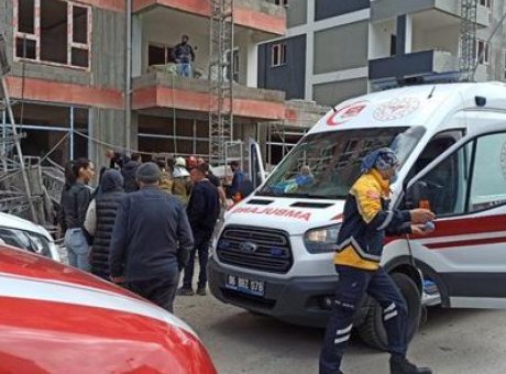 Ankara’da İnşaat Faciası: 8 Katlı Binada İskelenin &Ccedil;&ouml;kmesi Korkuttu