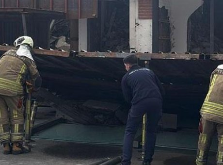 Ankara&rsquo;da Yıkım Anında Şok Olay: Bariyer Yayaların &Uuml;zerine D&uuml;şt&uuml;!