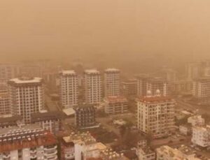 Antalya’nın G&ouml;ky&uuml;z&uuml; Şok Ge&ccedil;irdi: Toz Fırtınası Hayatı Durdurdu!