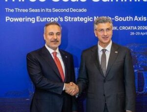 Bakan Hakan Fidan, &Uuml;&ccedil; Deniz Zirvesi’nde T&uuml;rkiye’nin Sesini Y&uuml;kseltti!