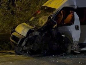 Beykoz&rsquo;da Feci Kaza: Servis Minib&uuml;s&uuml; ve Otomobil &Ccedil;arpıştı, 11 Yaralı