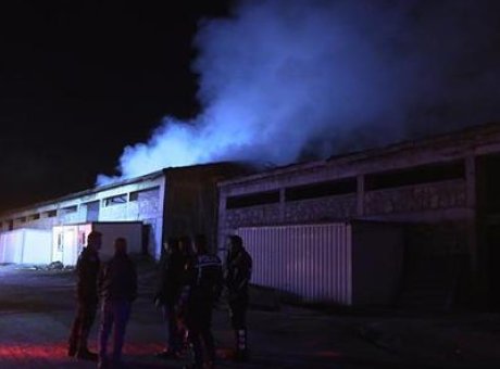 Bolu’da Gece Yarısı Patlayan Alevler: Depo Kullanılamaz Hale Geldi!