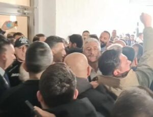 Bursa Belediyesi’nde Sıcak Saatler: CHP’li Gerginlik ve Polis M&uuml;dahalesi