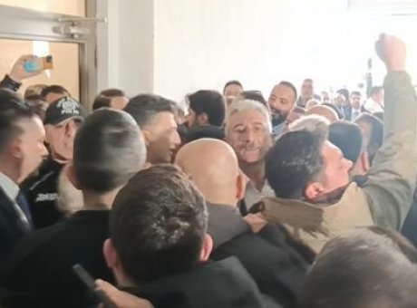 Bursa Belediyesi’nde Sıcak Saatler: CHP’li Gerginlik ve Polis M&uuml;dahalesi