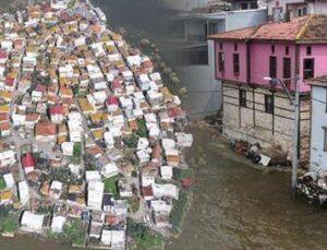 Bursa’nın Saklı Cenneti G&ouml;lyazı’da Su Seviyesi Krizi: Ziyaret&ccedil;iler Şaşkın!