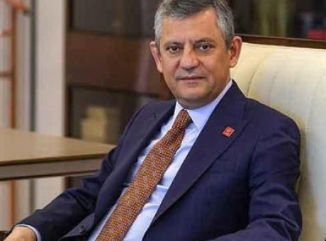 CHP Lideri &Ouml;zg&uuml;r &Ouml;zel: “Erken Genel Se&ccedil;im İ&ccedil;in Hazırız, Gerekirse Belediye &Uuml;yeleriyle İstifa Edebiliriz!”