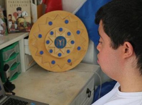 Down Sendromlu Gen&ccedil; Deniz’in İnanılmaz Okuma Yeteneğiyle Tarihi Yeniden Yazıyor