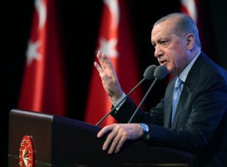 Erdoğan’dan Sert Mesaj: “T&uuml;rkiye Cumhurbaşkanı’na Parmak Sallanamaz”