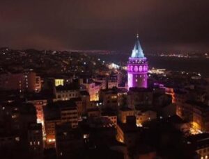Galata Kulesi, Kanser Farkındalığı İ&ccedil;in Mor Işıkla Aydınlandı