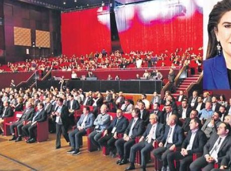 Gayrimenkul Zirvesi’nde Yeni Sorular, Yeni &Ccedil;&ouml;z&uuml;mler: Sekt&ouml;r D&ouml;n&uuml;ş&uuml;mde