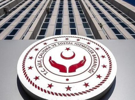 G&ouml;zyaşlarıyla Başlayan Bir Destan: Bakanlık, Darbedilen Annenin Yanında