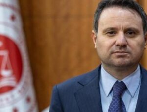 Hukuk Mesleklerine Giriş Sınavı İ&ccedil;in Bakan G&uuml;rlek’ten &Ccedil;arpıcı Mesaj