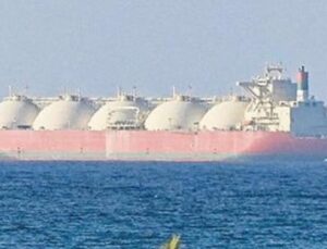 H&uuml;rm&uuml;z Boğazı’nda Gemi Trafiği &Ccedil;&ouml;km&uuml;ş Durumda: Sadece 10 Ge&ccedil;iş!