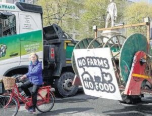 İrlandalı &Ccedil;ift&ccedil;ilerin Mazot İsyanı: “Yakıt Yoksa Gelecek de Yok”