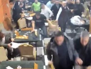 İstanbul’da Panik Anları: Kahvehane Camları Titredi, M&uuml;şteriler Dışarı Fırladı!