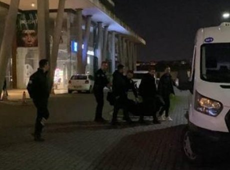 İstanbul’da Şok Olay: Baba Kızını &Ouml;ld&uuml;rd&uuml;, Eski Eşini Yaraladı!