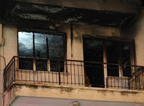 İzmir’de Korkun&ccedil; Yangın: Baba Hayatını Kaybetti, Oğul Hastaneye Kaldırıldı