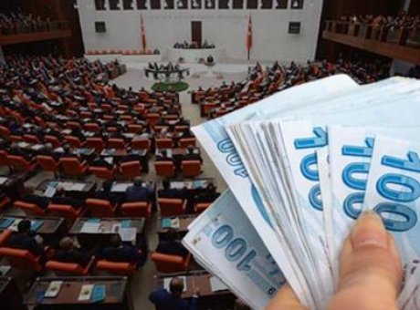 Kadın &Ccedil;alışanların Beklentisi: Doğum İzni S&uuml;resi Uzatılıyor mu?