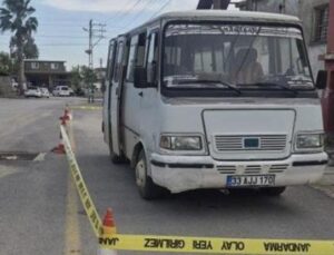 K&uuml;&ccedil;&uuml;k Bir Canın Trajik Sonu: Park Halindeki Ara&ccedil; Altında Kaldı