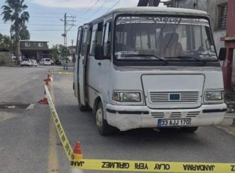 K&uuml;&ccedil;&uuml;k Bir Canın Trajik Sonu: Park Halindeki Ara&ccedil; Altında Kaldı