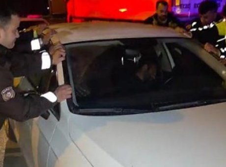 Muratpaşa’da Şok Anlar: Hareketsiz S&uuml;r&uuml;c&uuml;ye İtfaiye M&uuml;dahale Etti