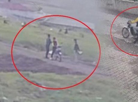 “Reyhanlı’daki Okul &Ouml;n&uuml; Korkusu: K&uuml;&ccedil;&uuml;k Yaşta &Ccedil;ocuklar Silahlarla Sokağa &Ccedil;ıkıyor!”