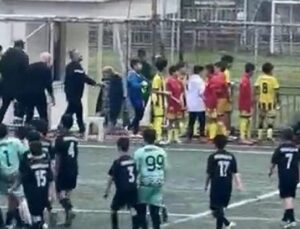 Saha İ&ccedil;inde Şok Anlar: Kadın Hakeme Y&ouml;nelen Saldırı Girişimi!