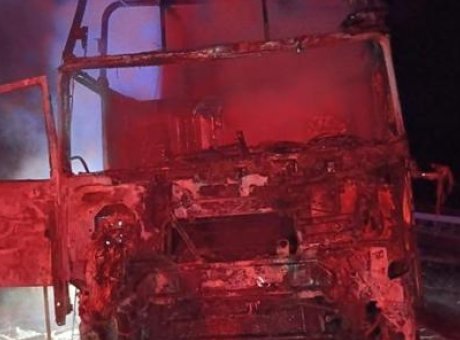 Samsun’da Seyir Halindeki Tırda Korkun&ccedil; Yangın: Trafik Durma Noktasına Geldi