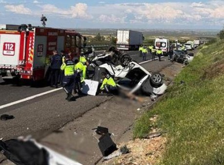 Şanlıurfa’da Zincirleme Kazada 3 Can Kayıp, 5 Yaralı: Korkun&ccedil; Anlar!