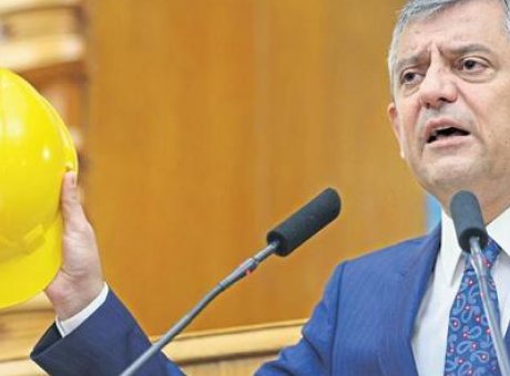 Se&ccedil;im G&uuml;ndemini Sarsacak &Ccedil;arpıcı A&ccedil;ıklamalar: &Ouml;zel, Bah&ccedil;eli’ye Yanıt Verdi!