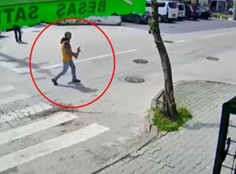 Şehitlikteki Heykelin &Ccedil;alınması: G&uuml;venlik Kamerasında Şok G&ouml;r&uuml;nt&uuml;ler